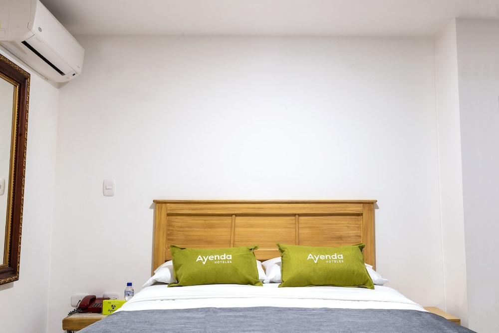 Hotel Riviera Plaza บูการามังกา ภายนอก รูปภาพ