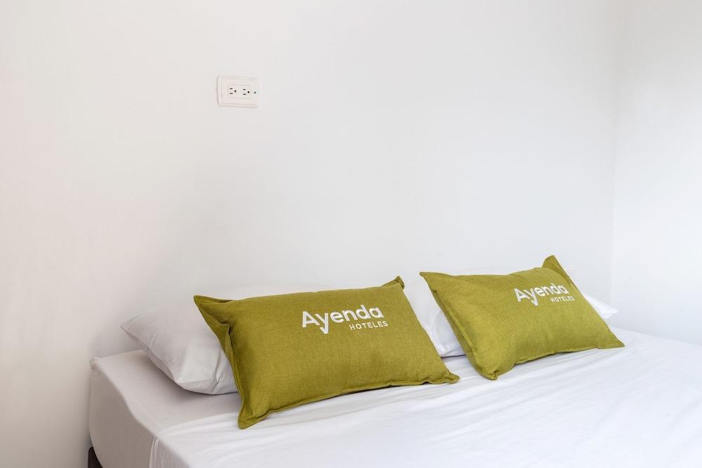 Hotel Riviera Plaza บูการามังกา ภายนอก รูปภาพ