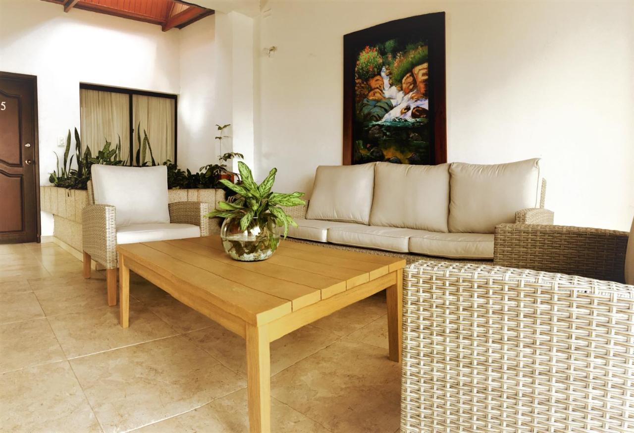 Hotel Riviera Plaza บูการามังกา ภายนอก รูปภาพ