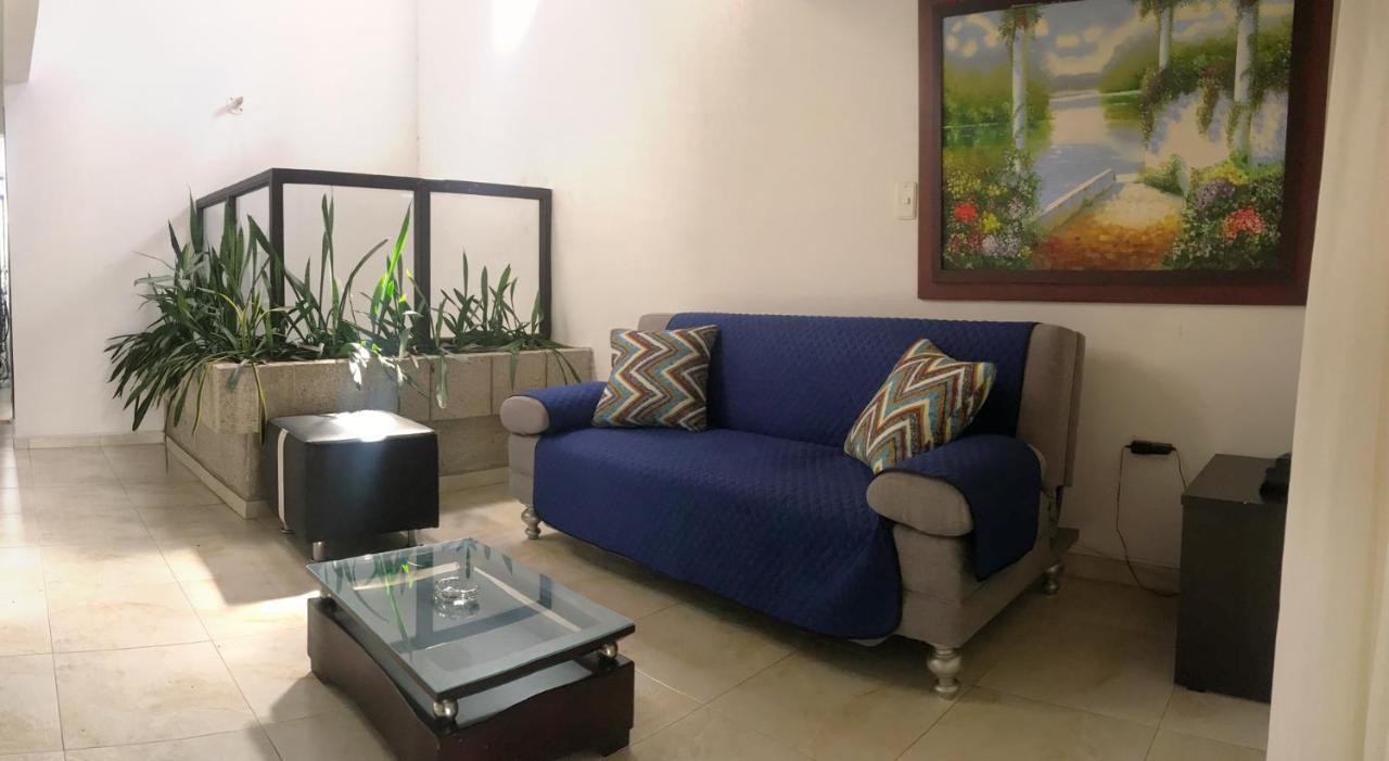 Hotel Riviera Plaza บูการามังกา ภายนอก รูปภาพ