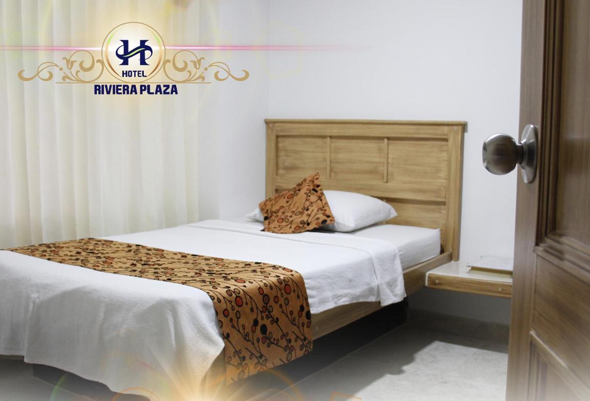 Hotel Riviera Plaza บูการามังกา ภายนอก รูปภาพ