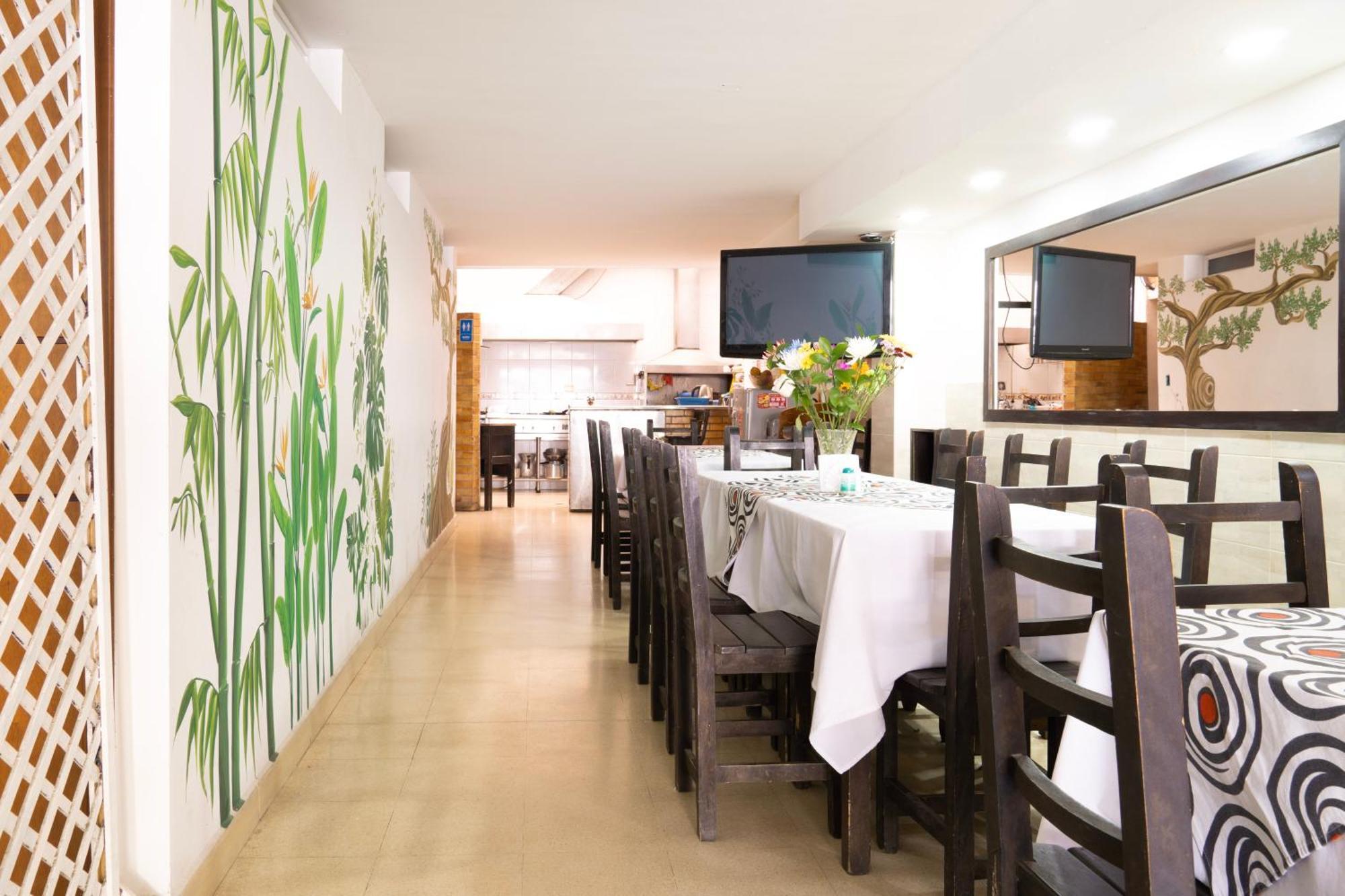 Hotel Riviera Plaza บูการามังกา ภายนอก รูปภาพ