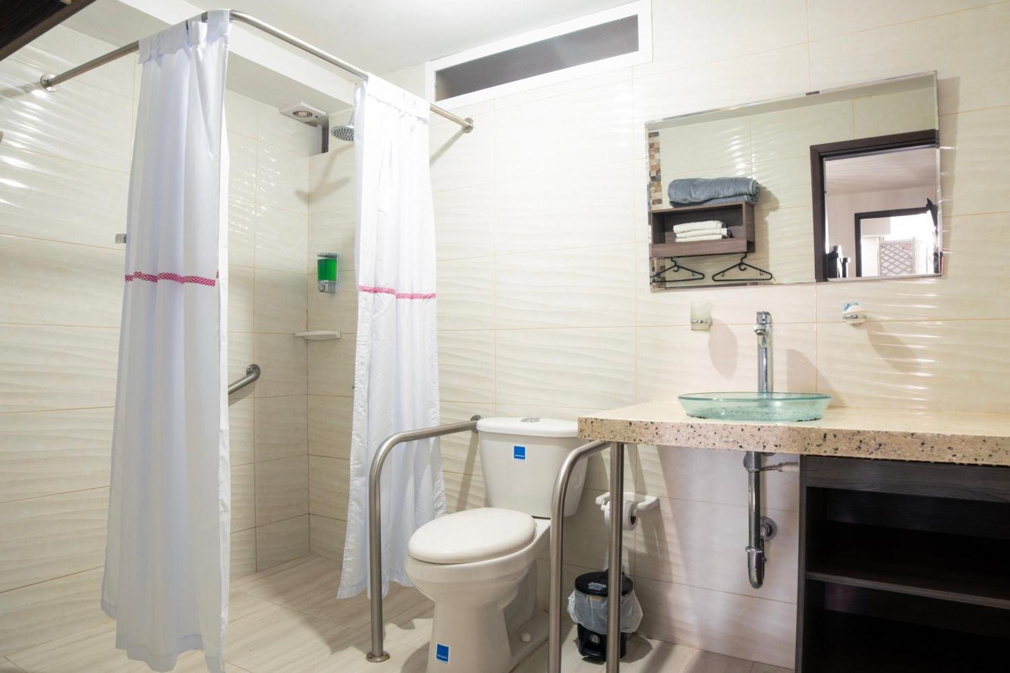 Hotel Riviera Plaza บูการามังกา ภายนอก รูปภาพ