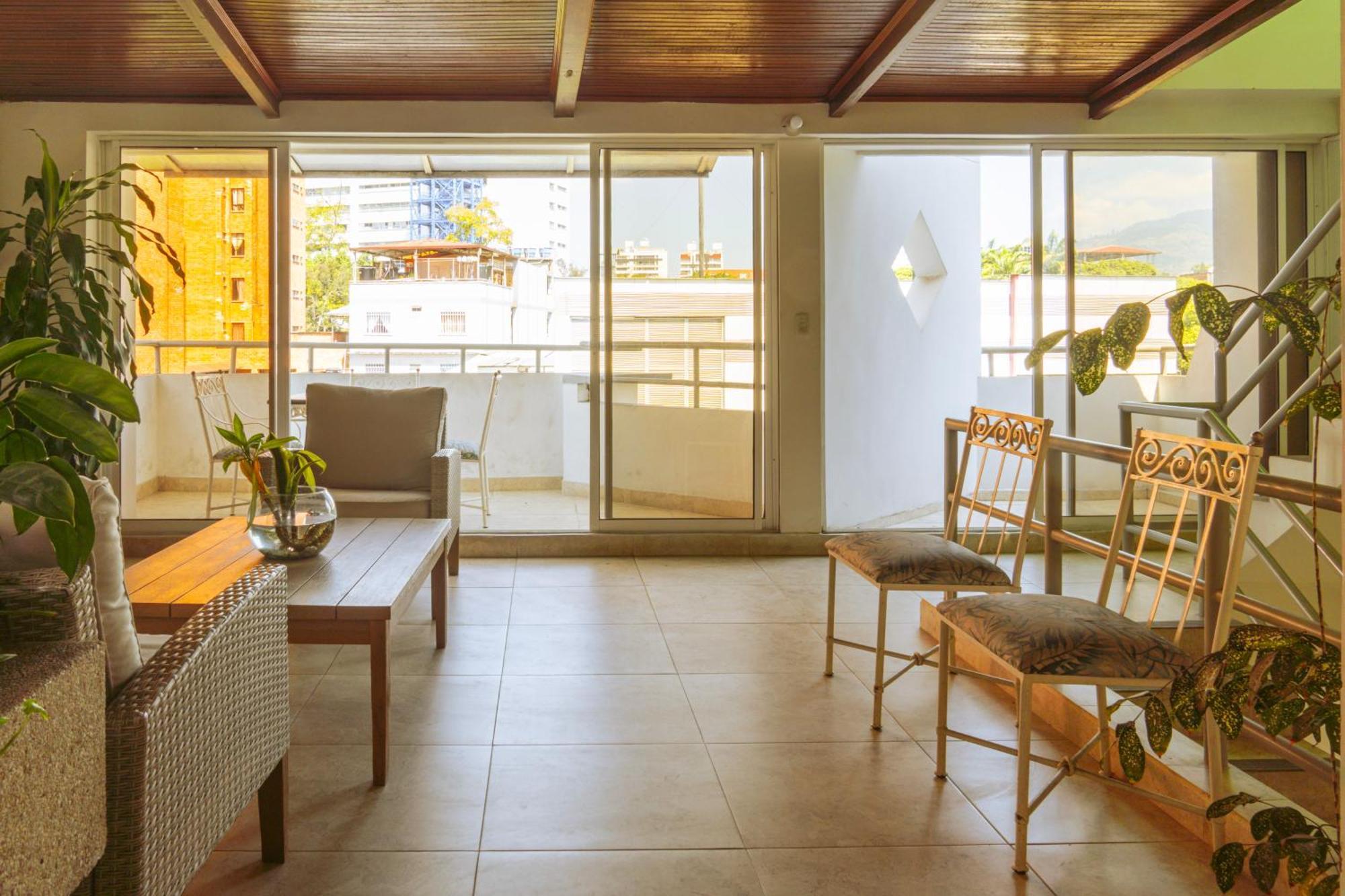 Hotel Riviera Plaza บูการามังกา ภายนอก รูปภาพ