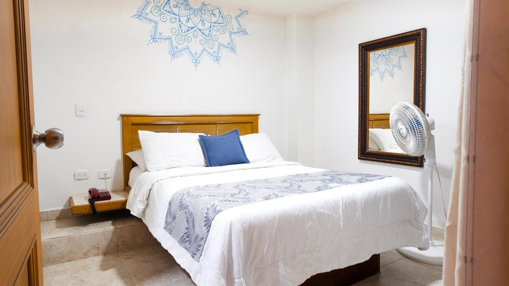 Hotel Riviera Plaza บูการามังกา ภายนอก รูปภาพ