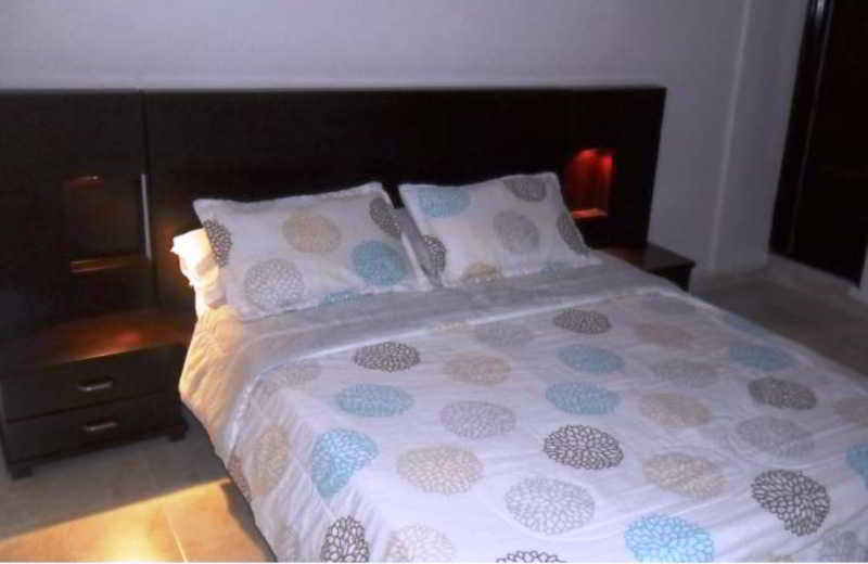 Hotel Riviera Plaza บูการามังกา ภายนอก รูปภาพ