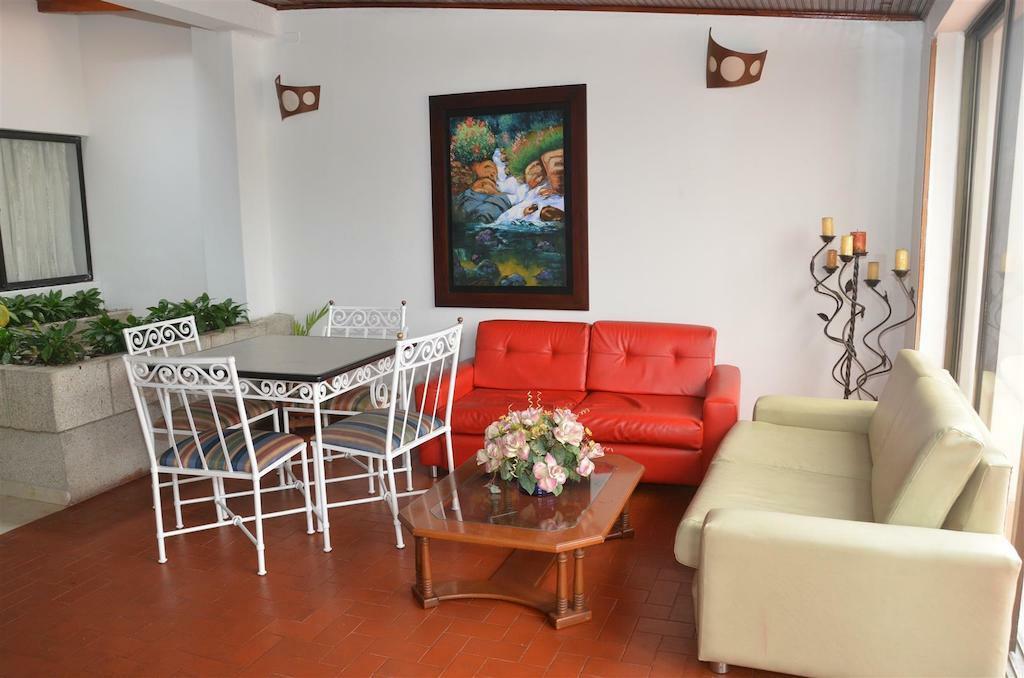 Hotel Riviera Plaza บูการามังกา ภายนอก รูปภาพ