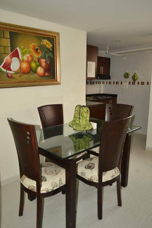 Hotel Riviera Plaza บูการามังกา ภายนอก รูปภาพ