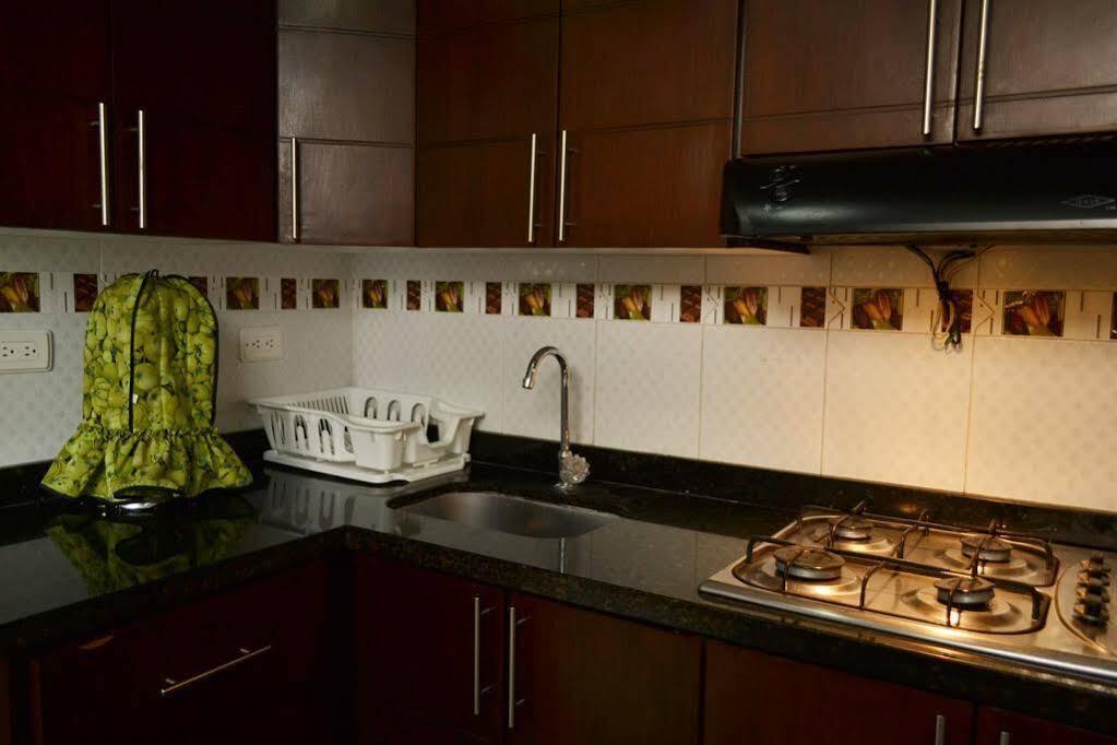 Hotel Riviera Plaza บูการามังกา ภายนอก รูปภาพ