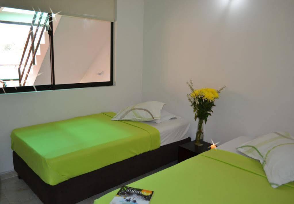 Hotel Riviera Plaza บูการามังกา ภายนอก รูปภาพ