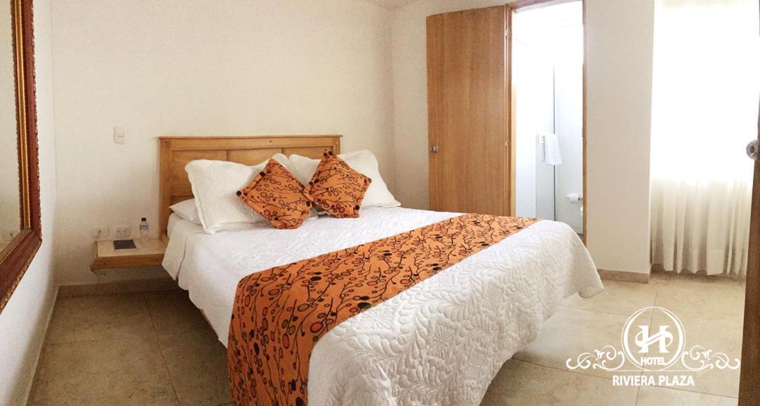 Hotel Riviera Plaza บูการามังกา ภายนอก รูปภาพ